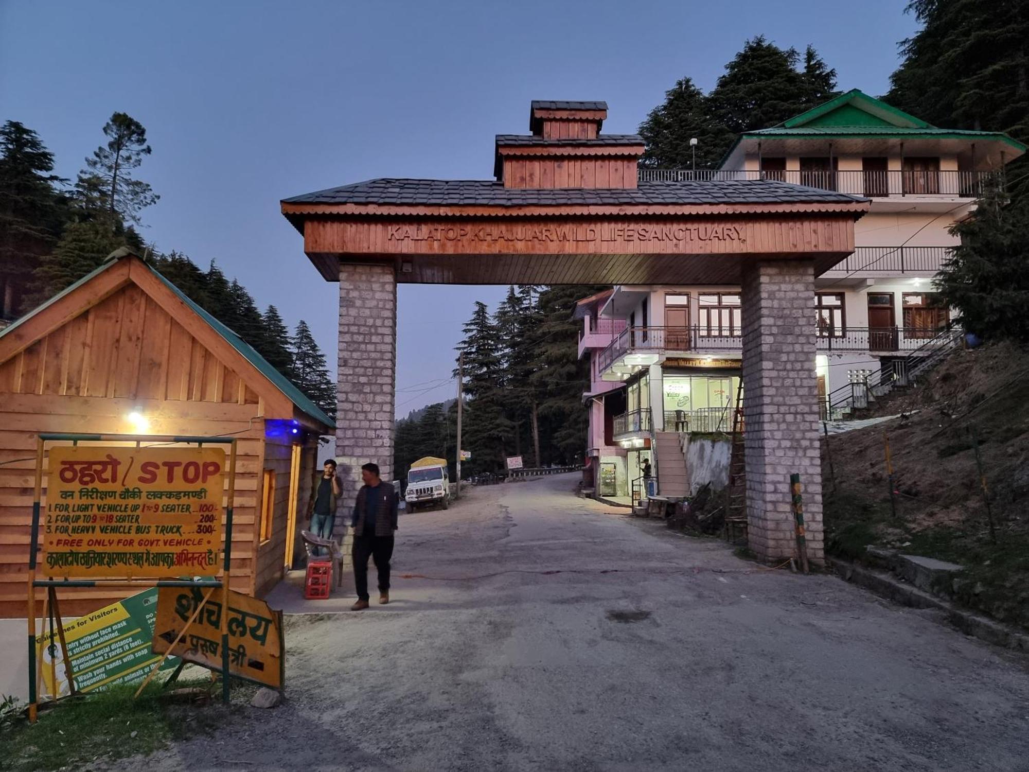Forest Vibes Kalatop-Rooms And Restaurant ダルハウジ エクステリア 写真