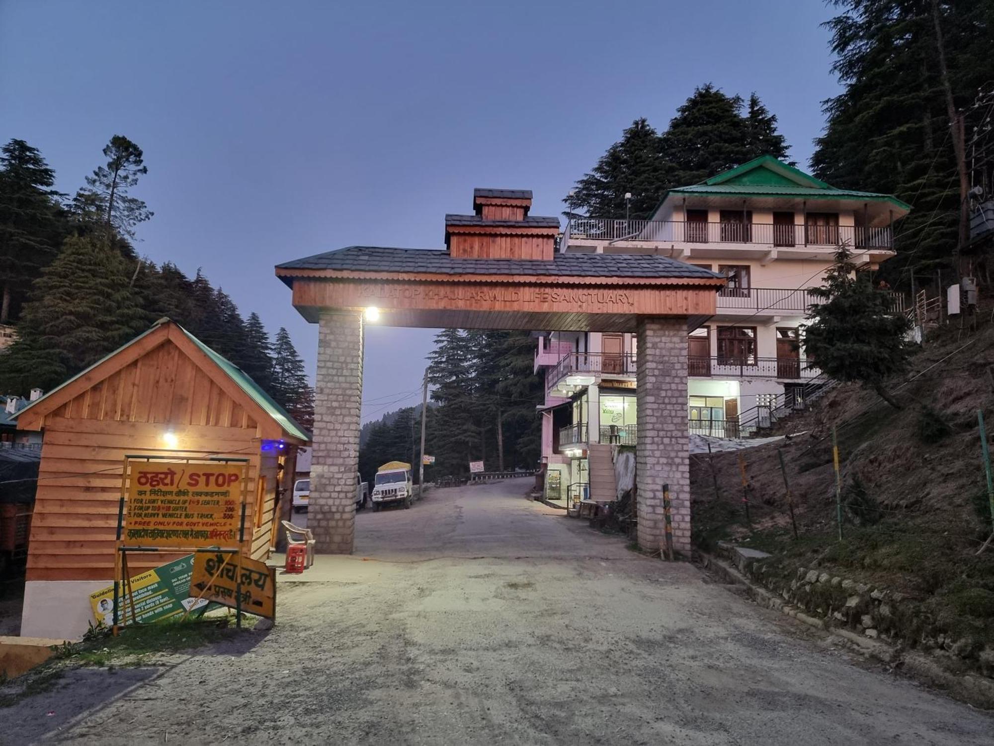 Forest Vibes Kalatop-Rooms And Restaurant ダルハウジ エクステリア 写真